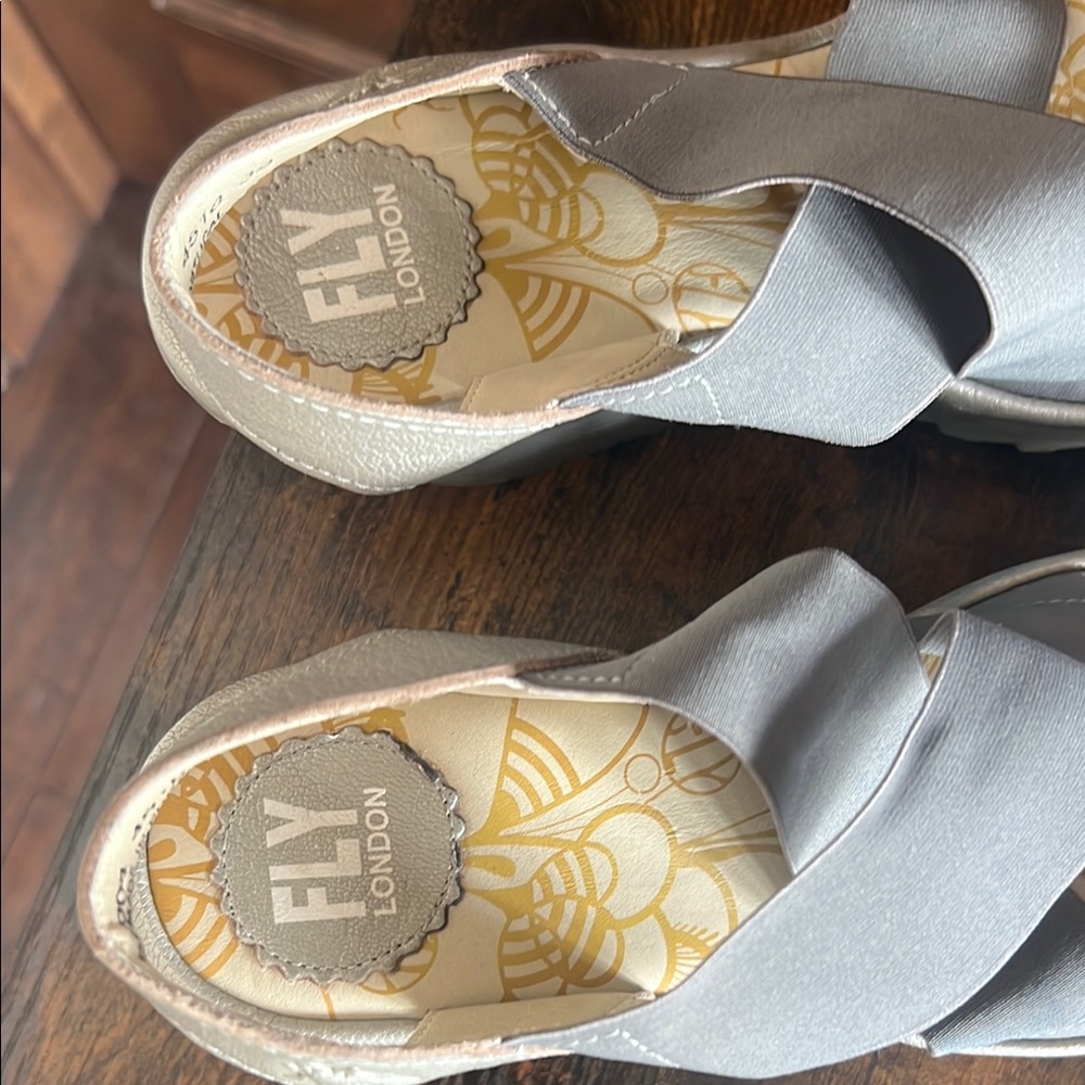 Fly London Silver & Gray Platform Sandals with Elastic Straps. Size 39 - Picture 5 of 7